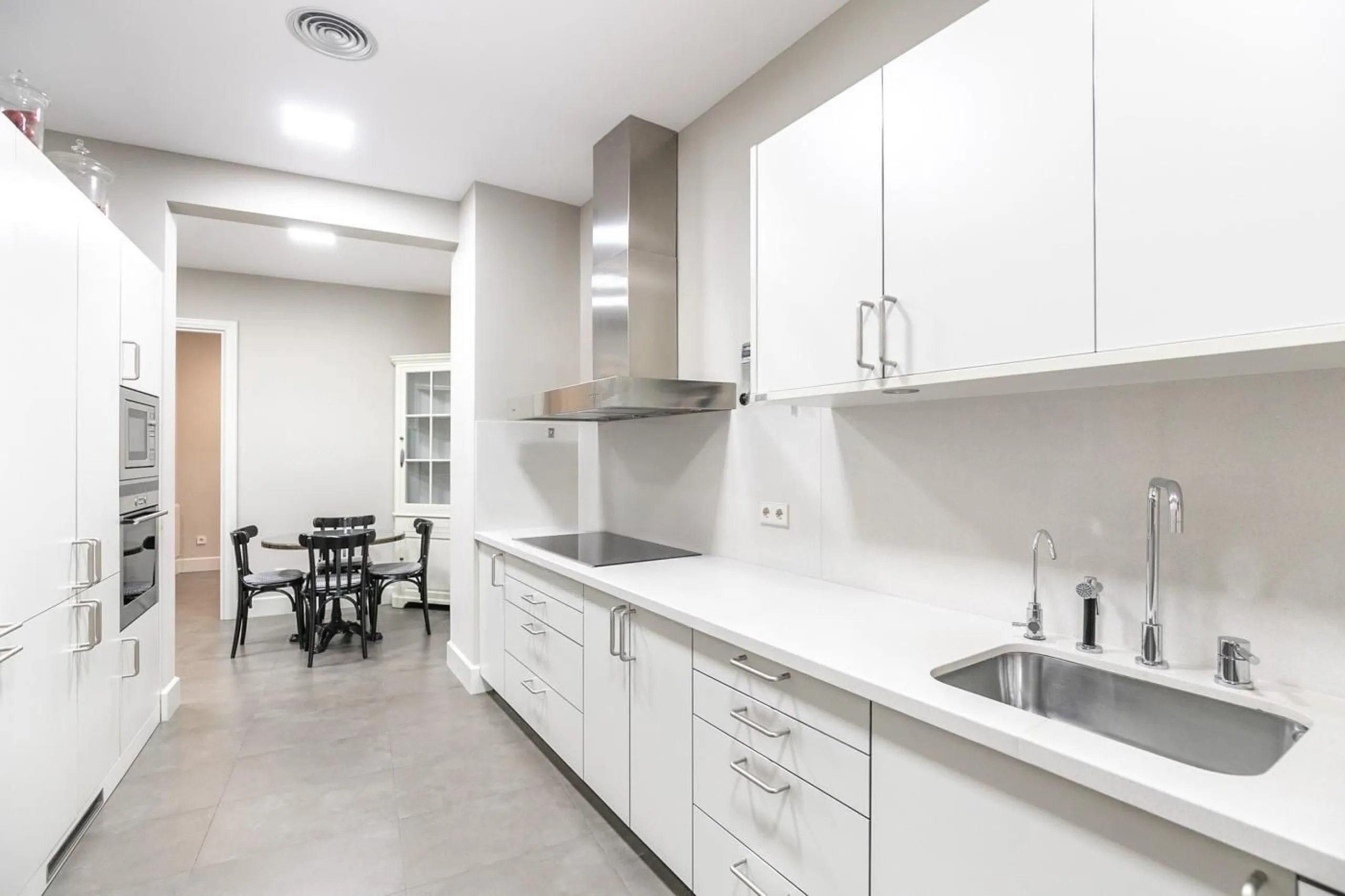 Elegant Apartment Overlooking Gaudí’s La Pedrera on Passeig de Gracia in Eixample, Barcelona