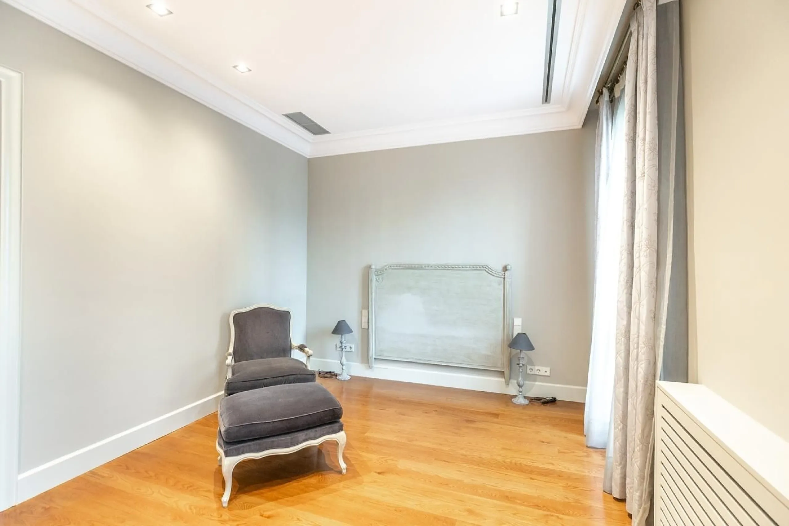 Elegant Apartment Overlooking Gaudí’s La Pedrera on Passeig de Gracia in Eixample, Barcelona