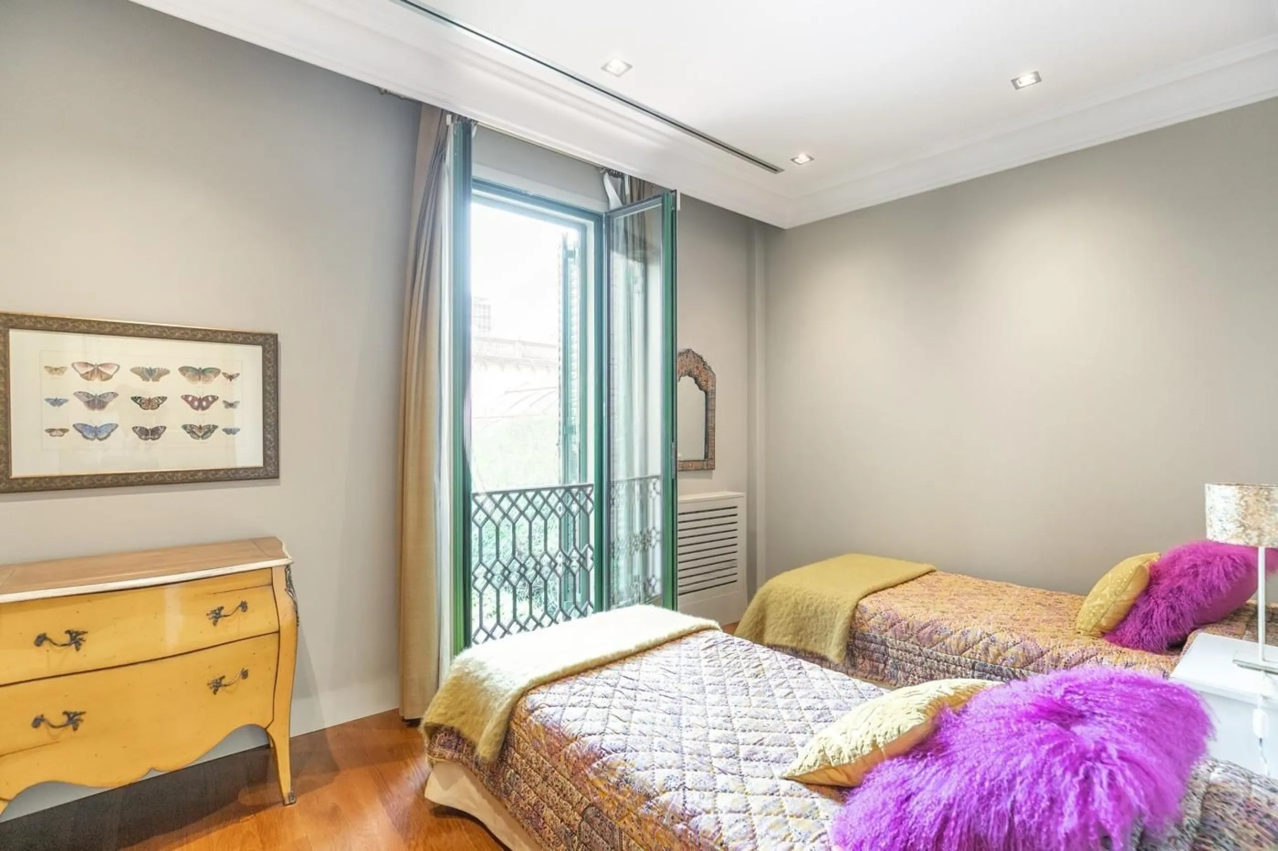 Elegant Apartment Overlooking Gaudí’s La Pedrera on Passeig de Gracia in Eixample, Barcelona