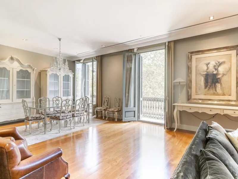 Elegant Apartment Overlooking Gaudí’s La Pedrera on Passeig de Gracia in Eixample, Barcelona
