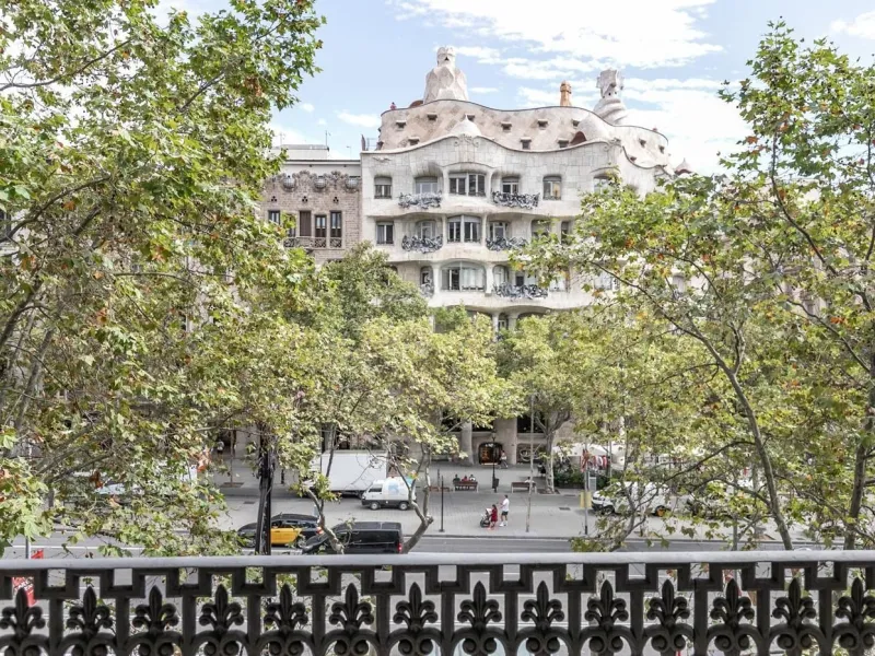 Elegant Apartment Overlooking Gaudí’s La Pedrera on Passeig de Gracia in Eixample, Barcelona