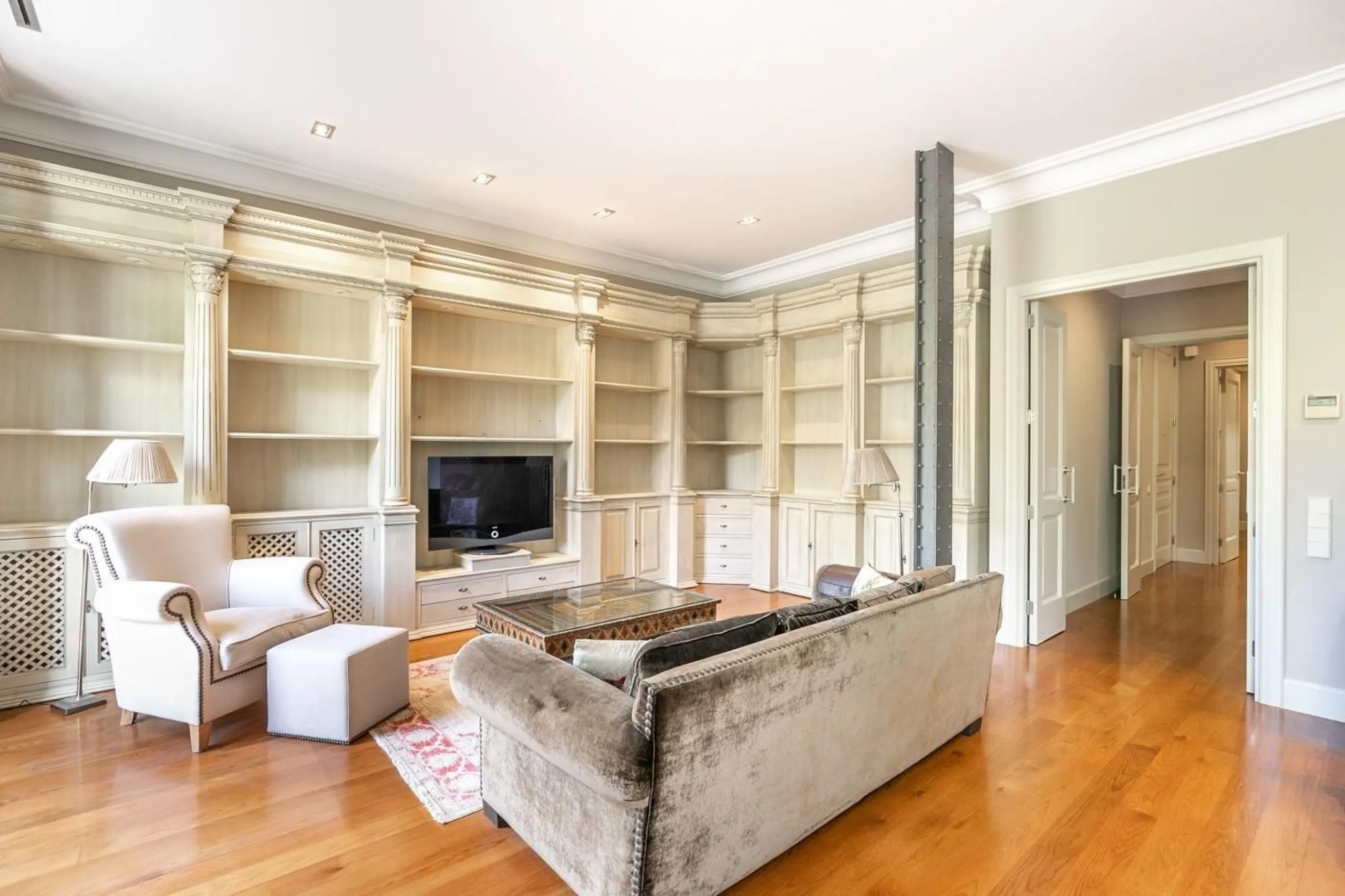 Elegant Apartment Overlooking Gaudí’s La Pedrera on Passeig de Gracia in Eixample, Barcelona