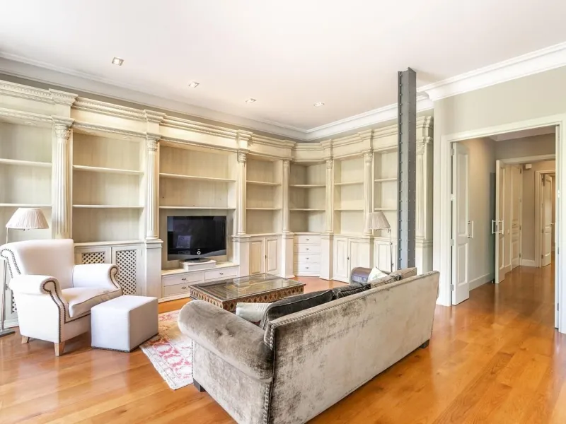 Elegant Apartment Overlooking Gaudí’s La Pedrera on Passeig de Gracia in Eixample, Barcelona