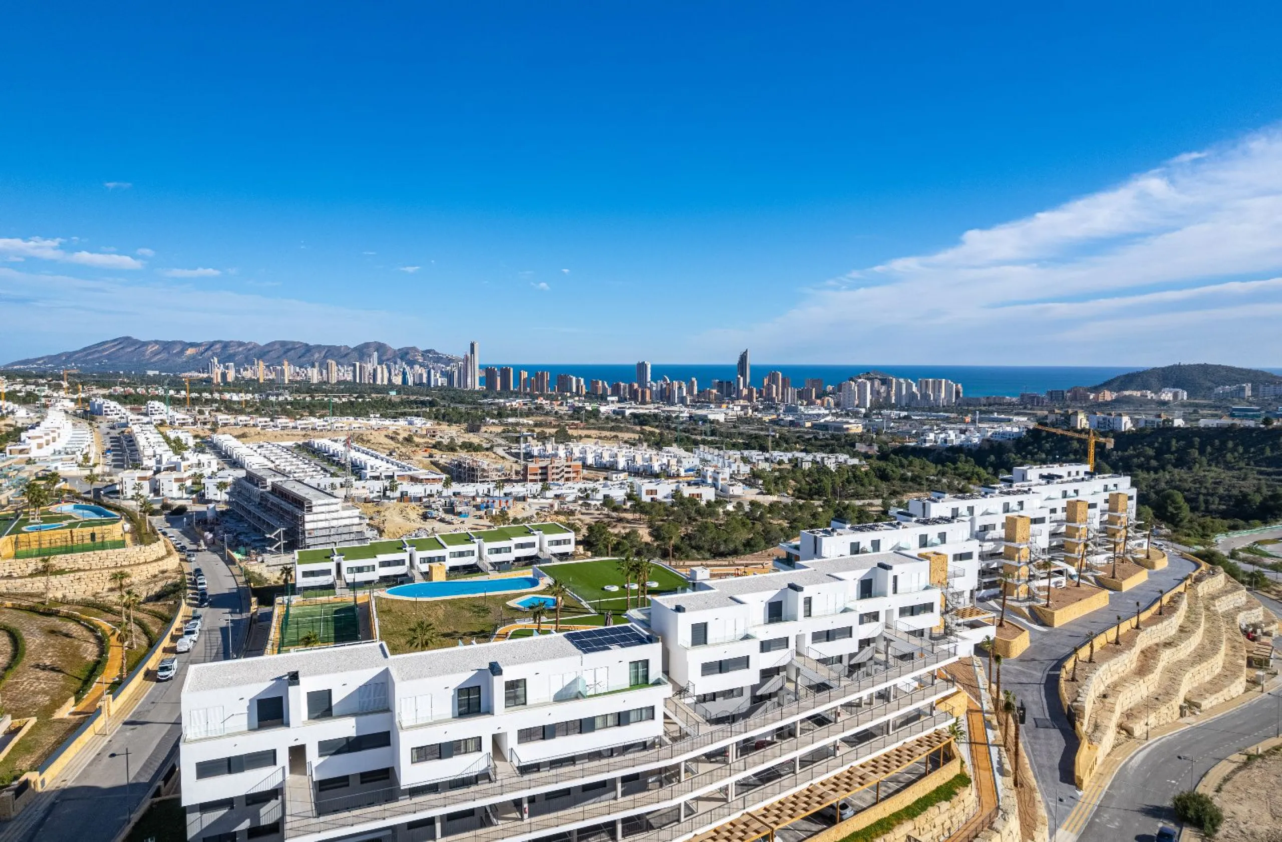 Эксклюзивный новый дуплекс с видом на море в Finestrat, Alicante