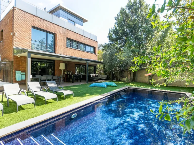 Luxury Family Home with Pool and Panoramic Views in Upper Sarria, Barcelona