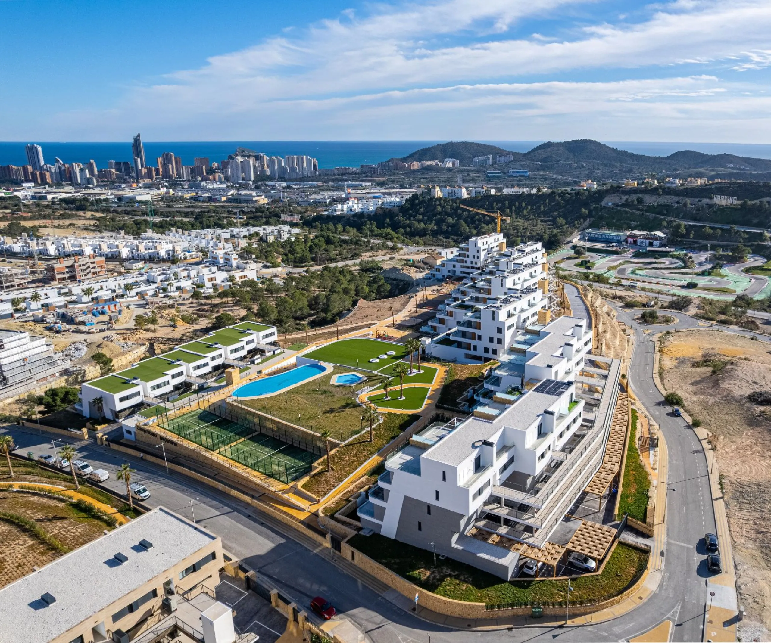 Дуплекс с собственным садом и видом на море в Finestrat, Alicante