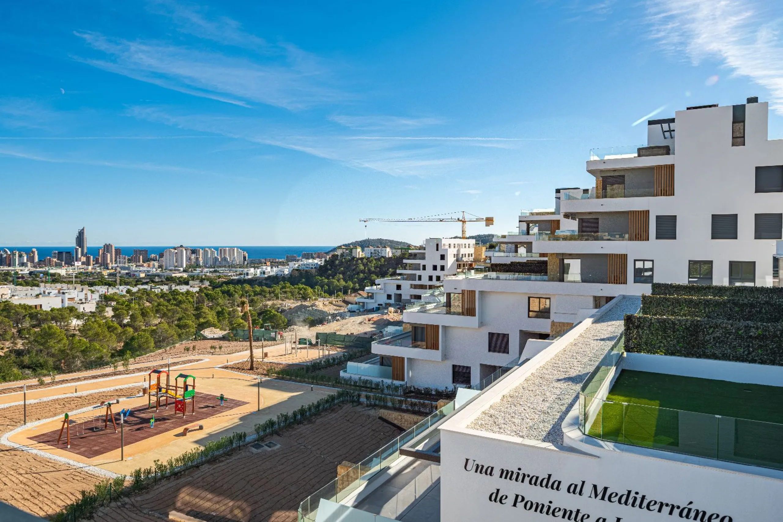 Дуплекс с собственным садом и видом на море в Finestrat, Alicante