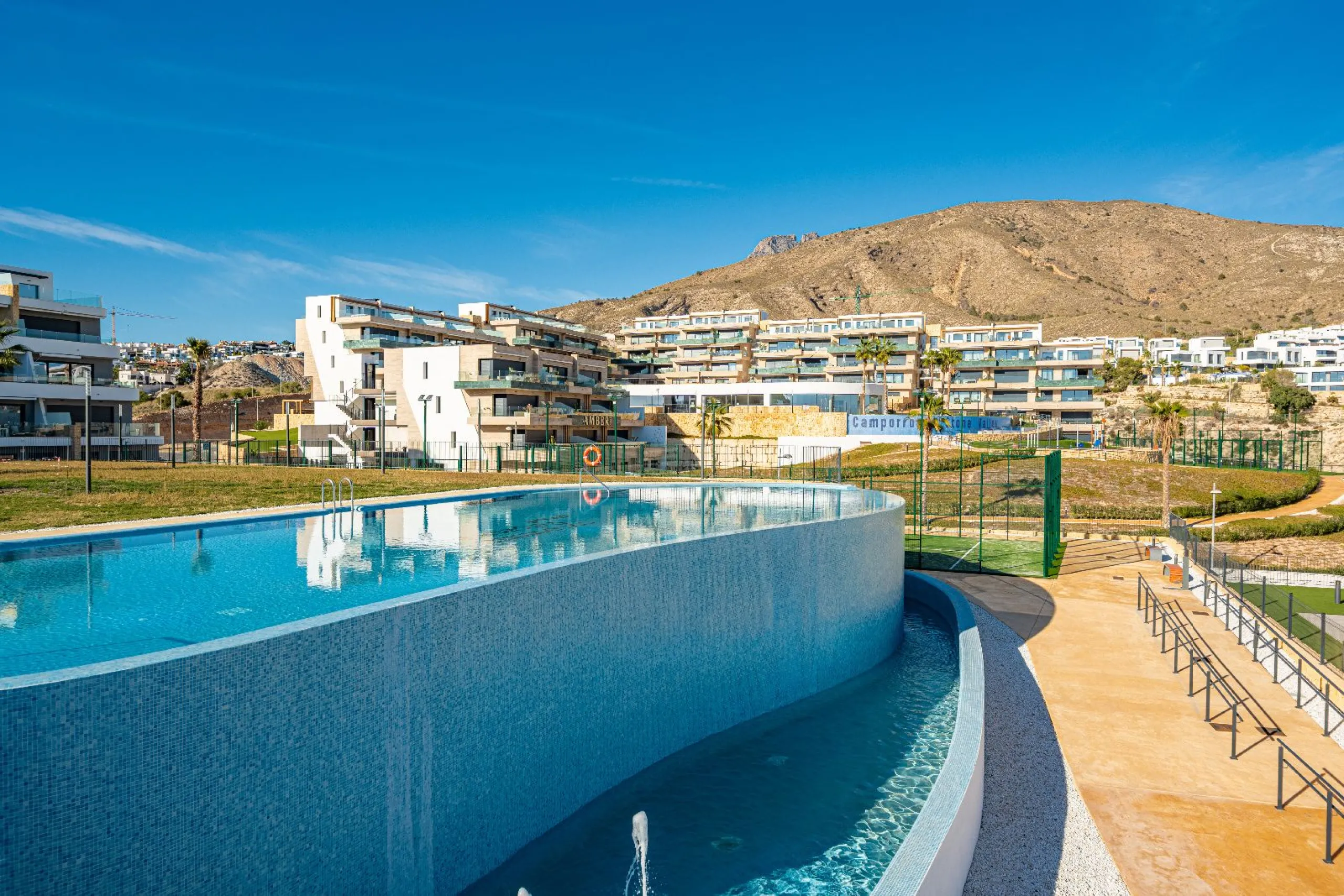 Дуплекс с собственным садом и видом на море в Finestrat, Alicante