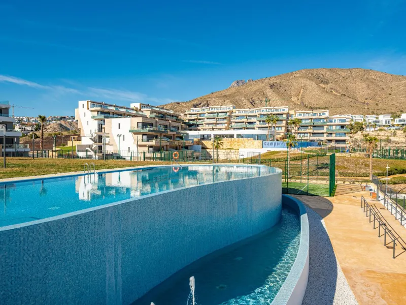 Дуплекс с собственным садом и видом на море в Finestrat, Alicante