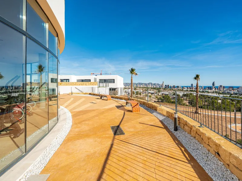 Дуплекс с собственным садом и видом на море в Finestrat, Alicante