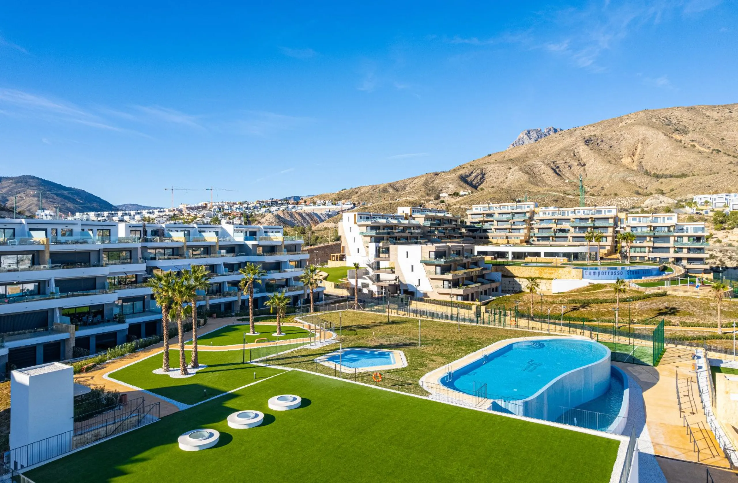 Дуплекс с собственным садом и видом на море в Finestrat, Alicante
