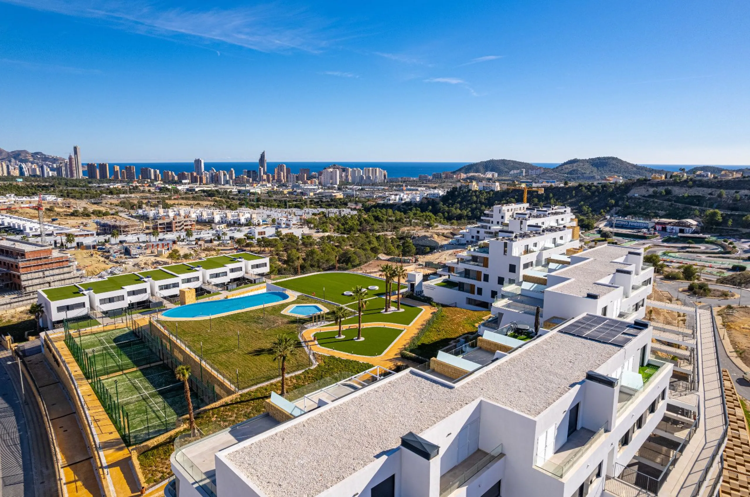 Дуплекс с собственным садом и видом на море в Finestrat, Alicante
