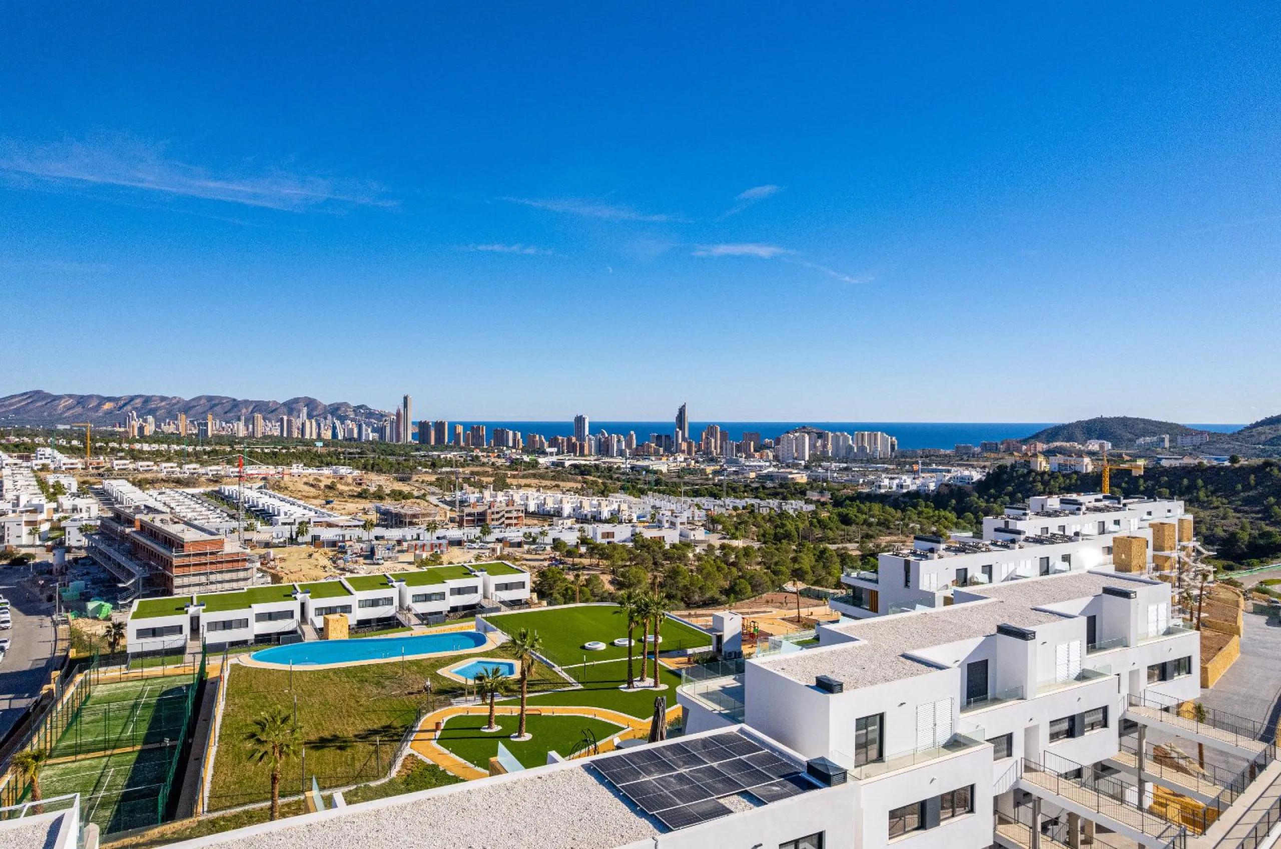 Дуплекс с собственным садом и видом на море в Finestrat, Alicante