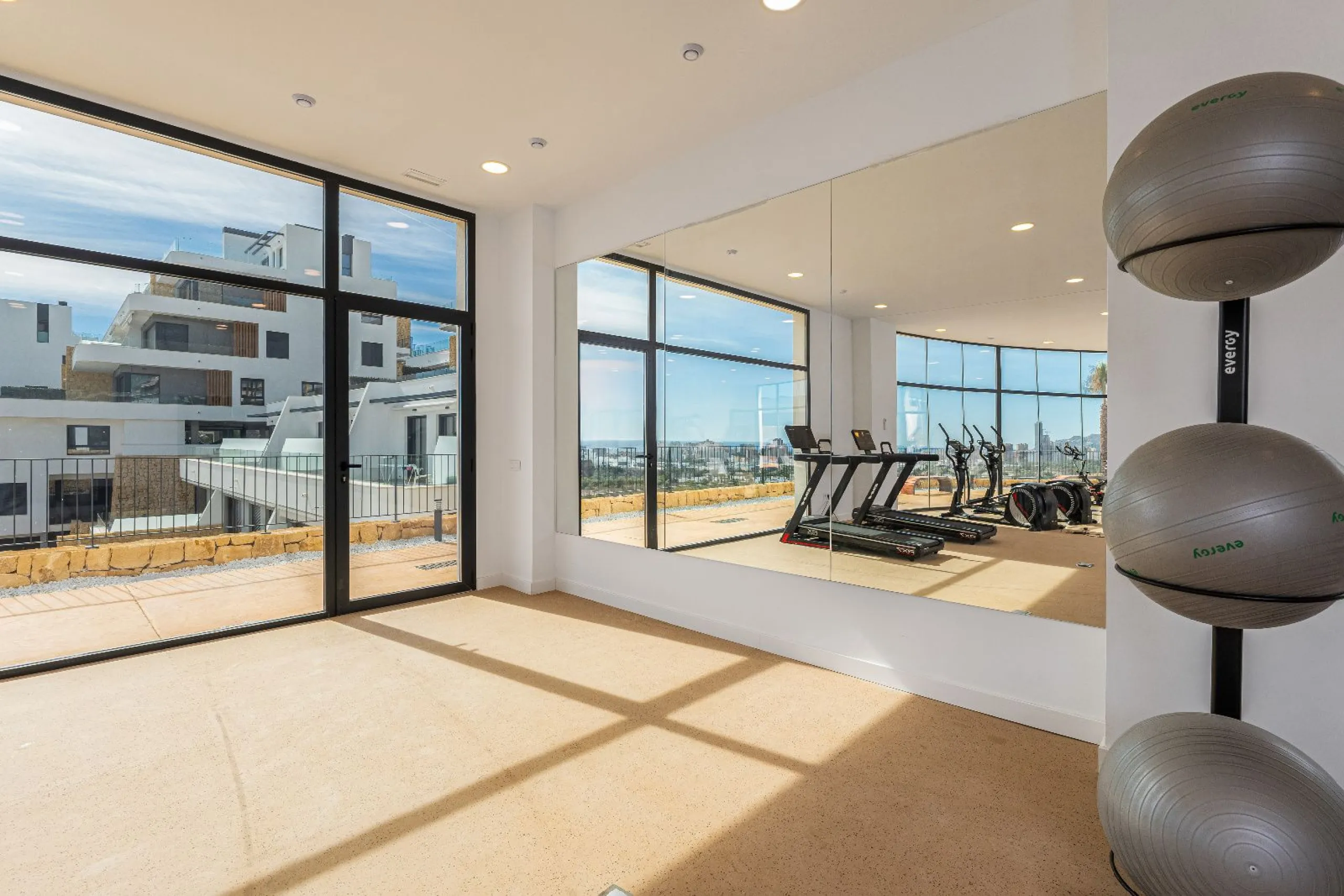 Дуплекс с собственным садом и видом на море в Finestrat, Alicante