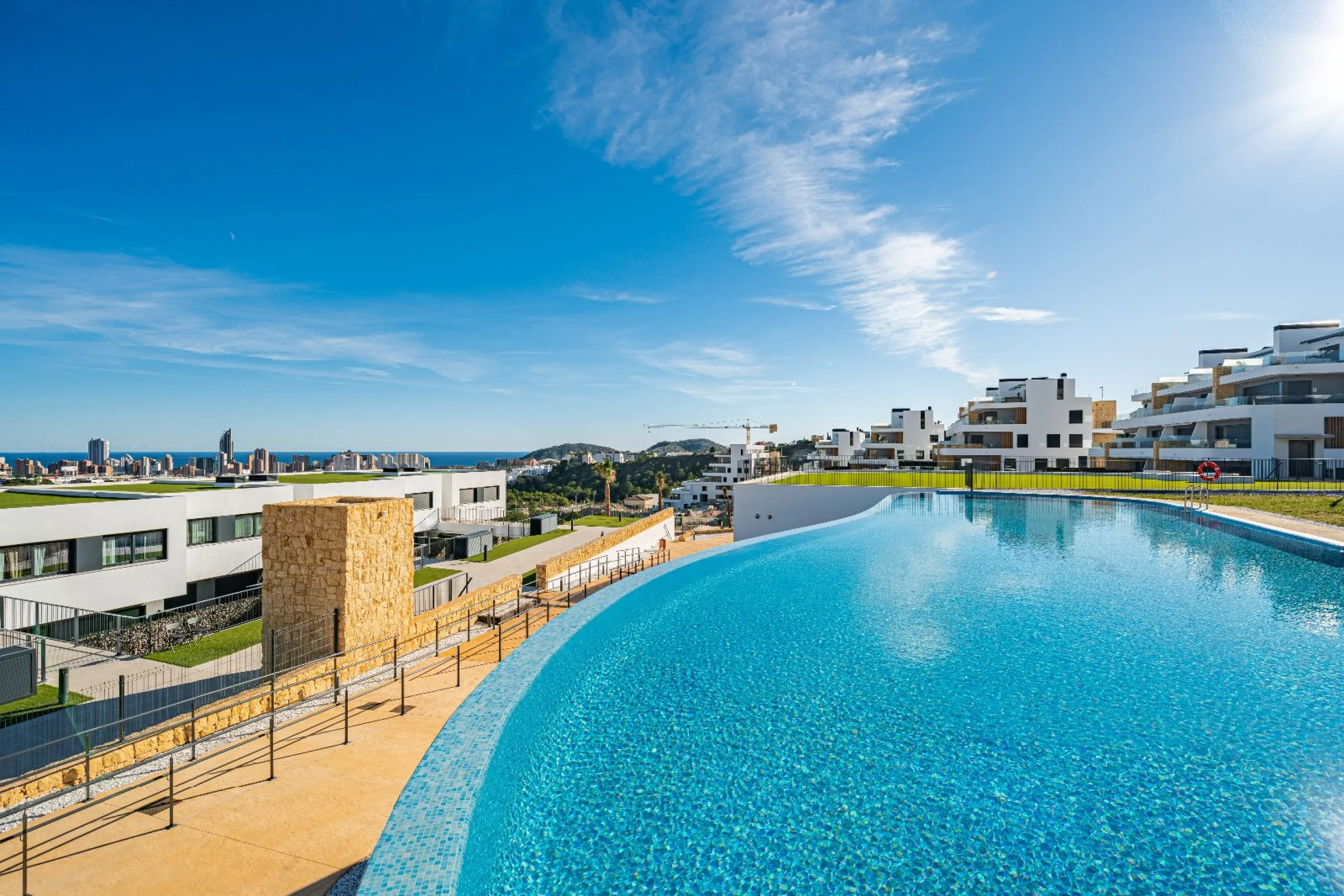 Дуплекс с собственным садом и видом на море в Finestrat, Alicante