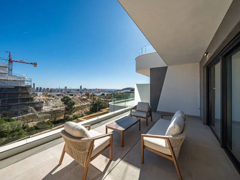 Дуплекс с собственным садом и видом на море в Finestrat, Alicante