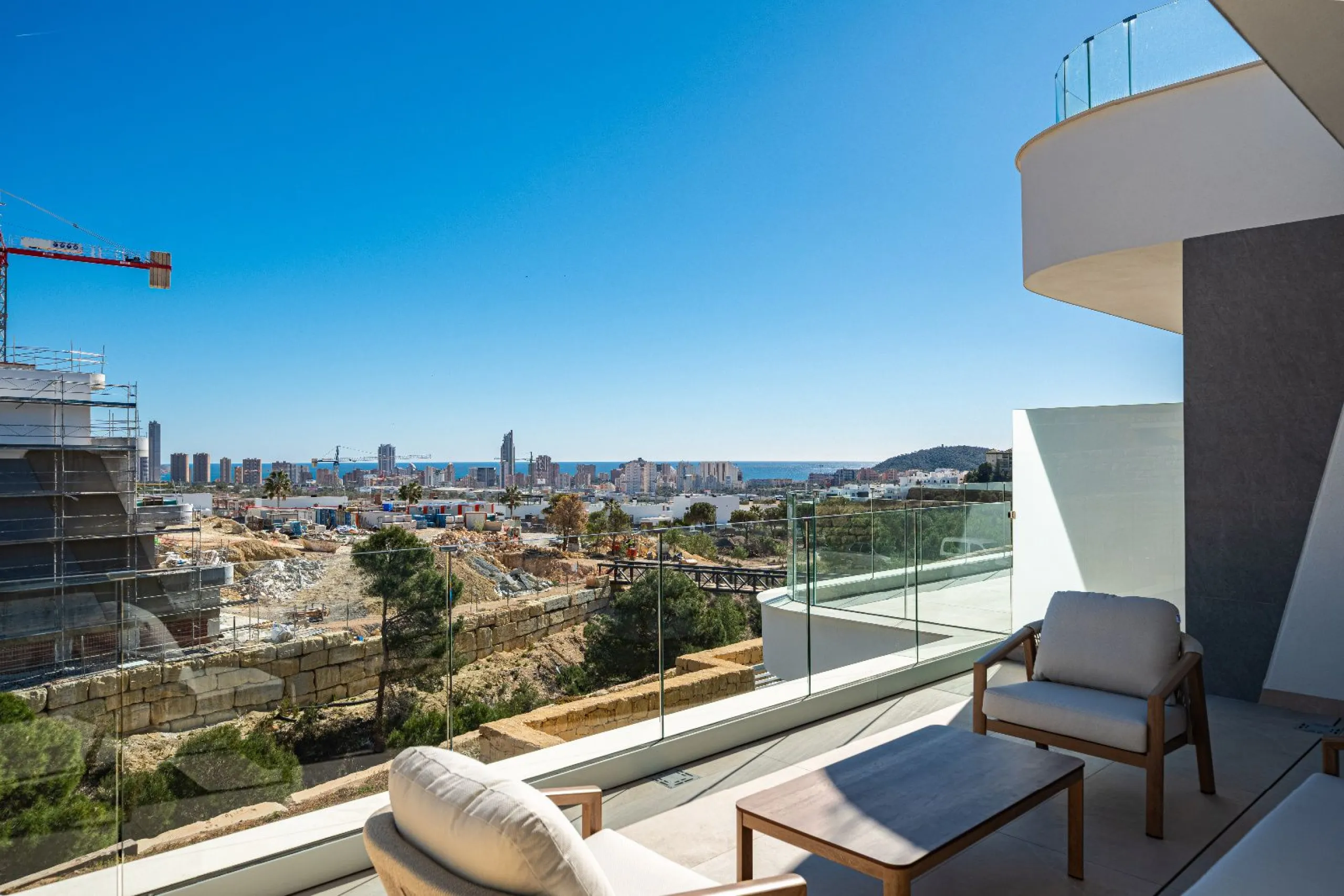 Дуплекс с собственным садом и видом на море в Finestrat, Alicante
