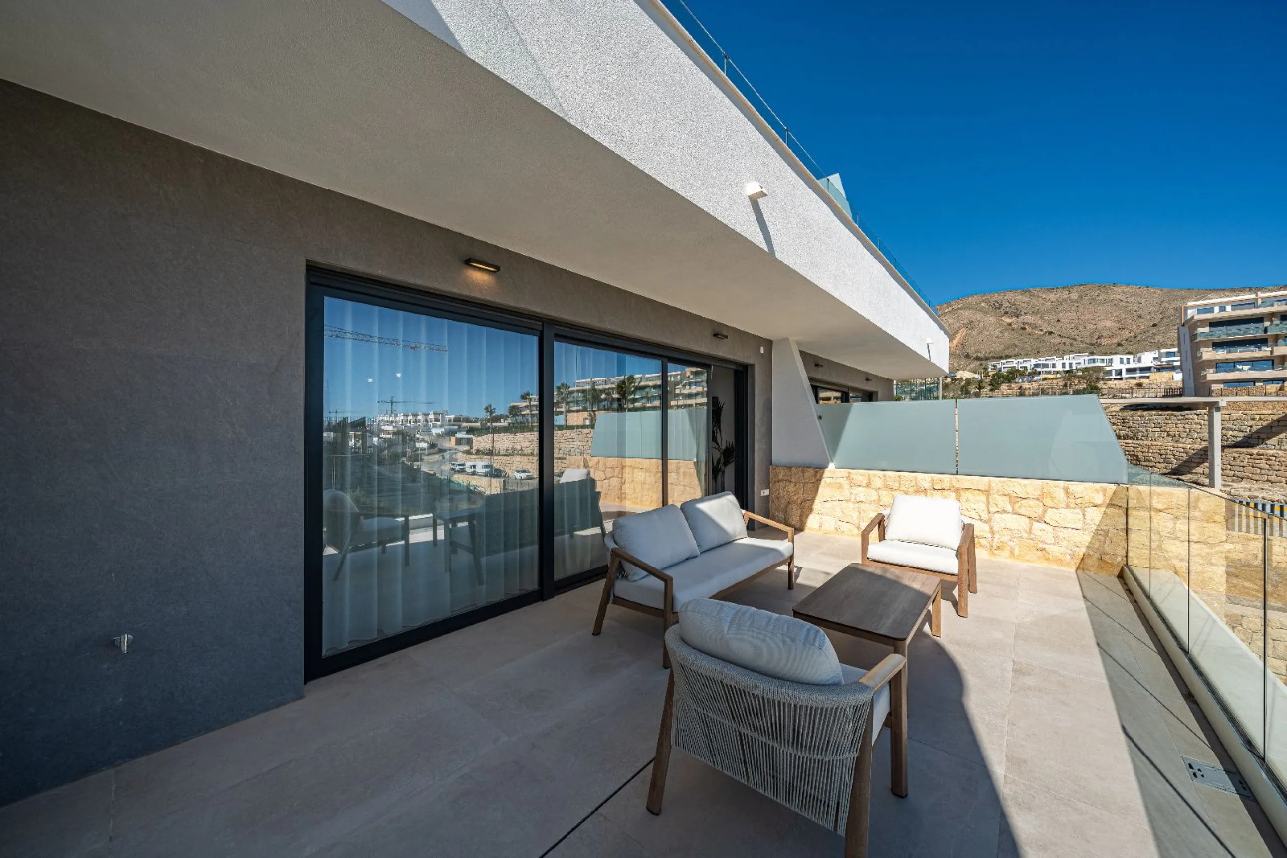Дуплекс с собственным садом и видом на море в Finestrat, Alicante