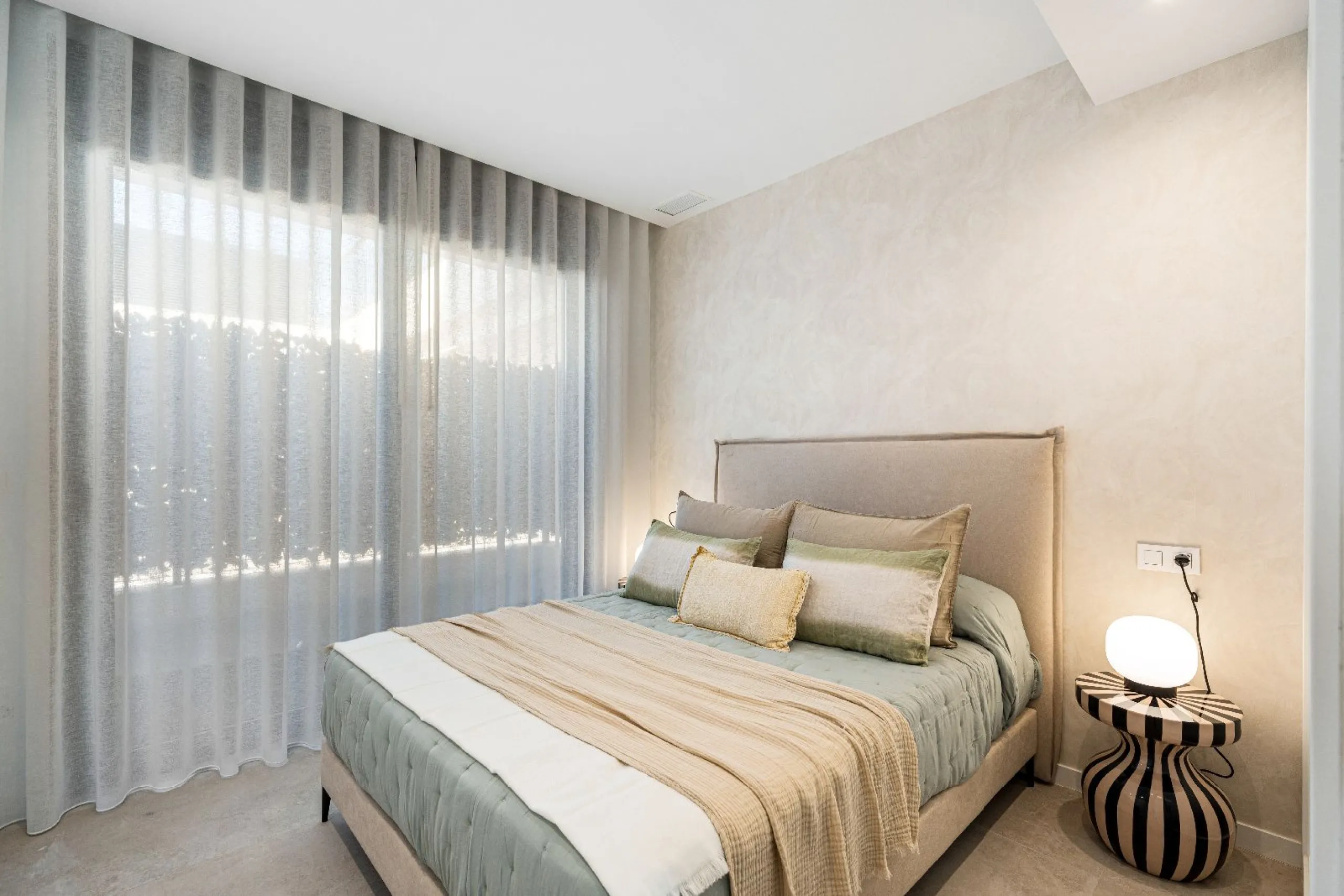 Ground-Floor Duplex with Private Garden and Sea Views in Finestrat, Alicante
