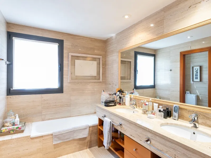 Luxury Family Home with Pool and Panoramic Views in Upper Sarria, Barcelona