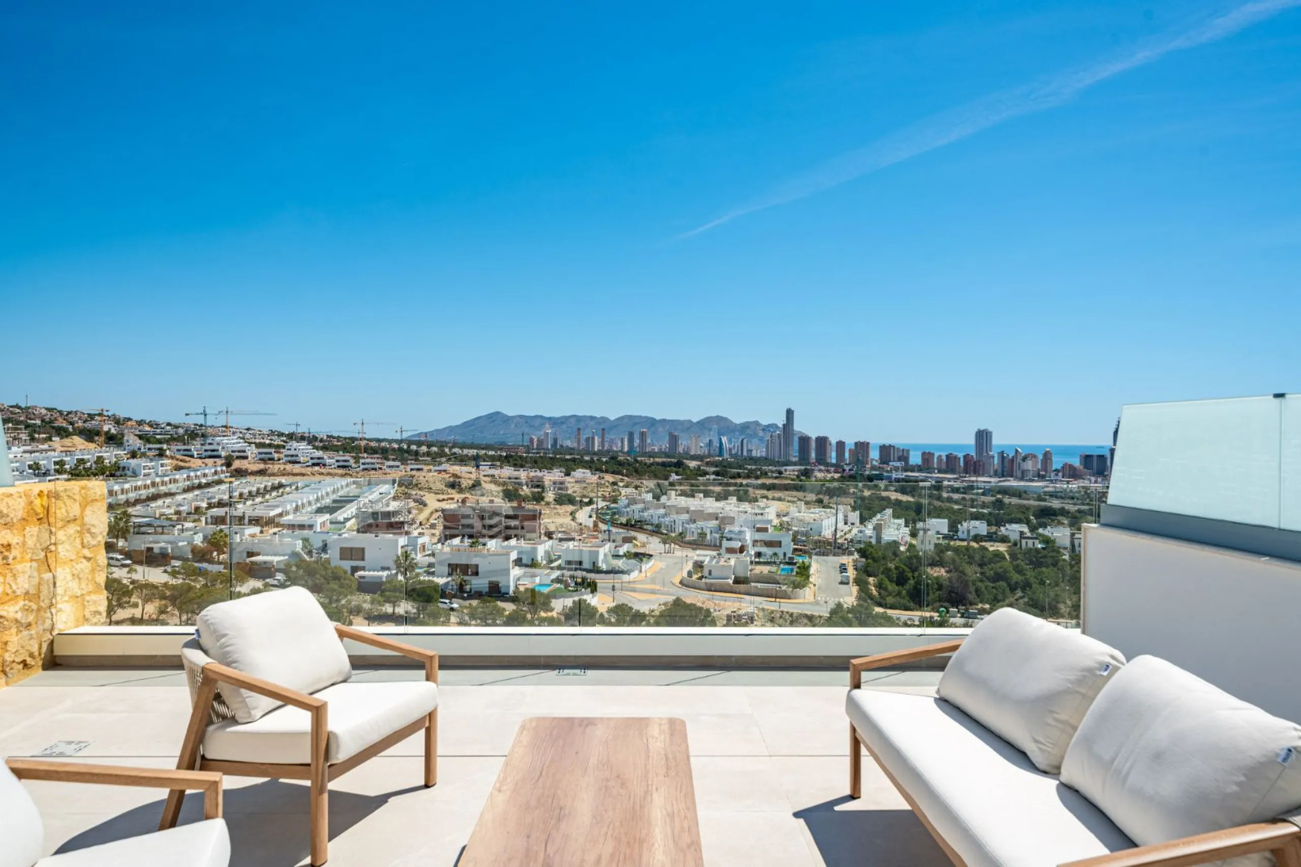 Duplex Penthouse with Private Solarium and Sea Views in Finestrat, Alicante