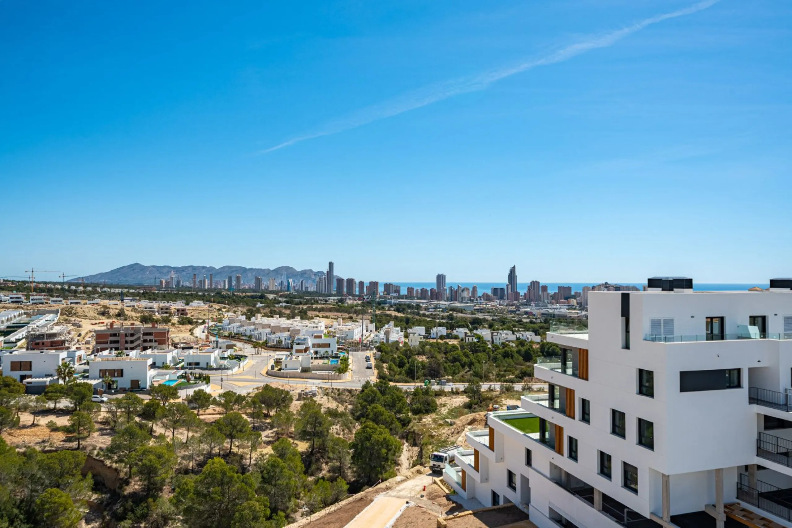 Duplex Penthouse with Private Solarium and Sea Views in Finestrat, Alicante