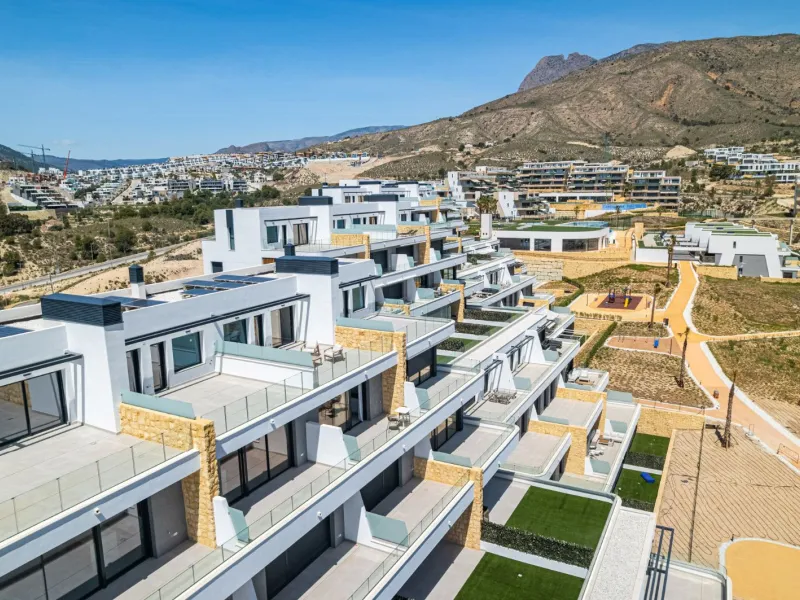 Duplex Penthouse with Private Solarium and Sea Views in Finestrat, Alicante
