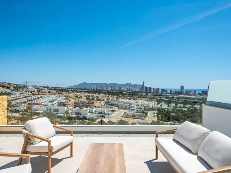 Пентхаус-дуплекс с собственным солярием и видом на море в Finestrat, Alicante