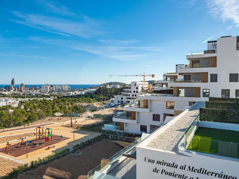 Ground-Floor Duplex with Private Garden and Sea Views in Finestrat, Alicante