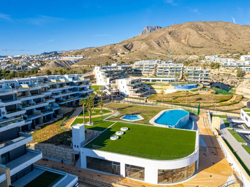 Ground-Floor Duplex with Private Garden and Sea Views in Finestrat, Alicante