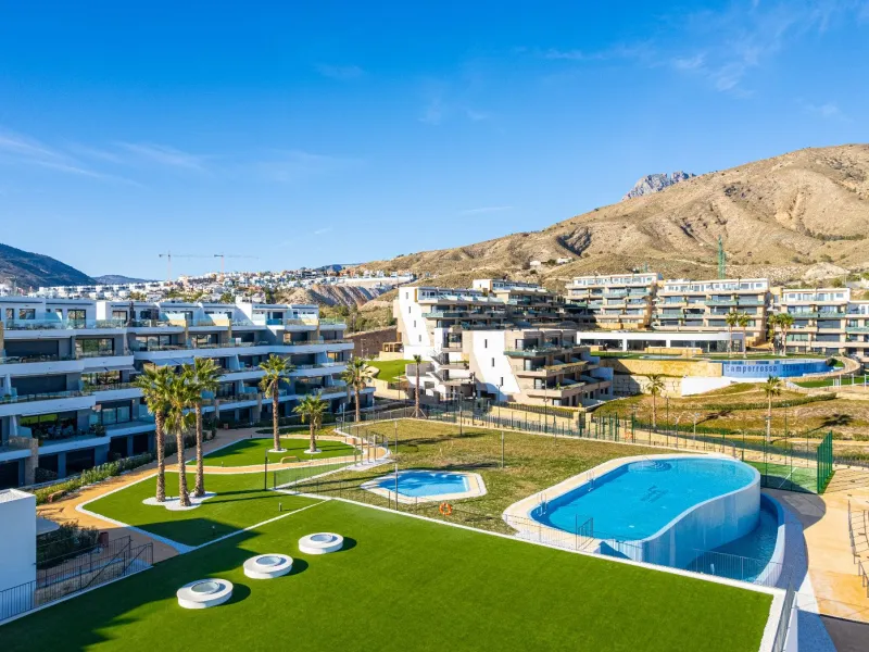 Ground-Floor Duplex with Private Garden and Sea Views in Finestrat, Alicante
