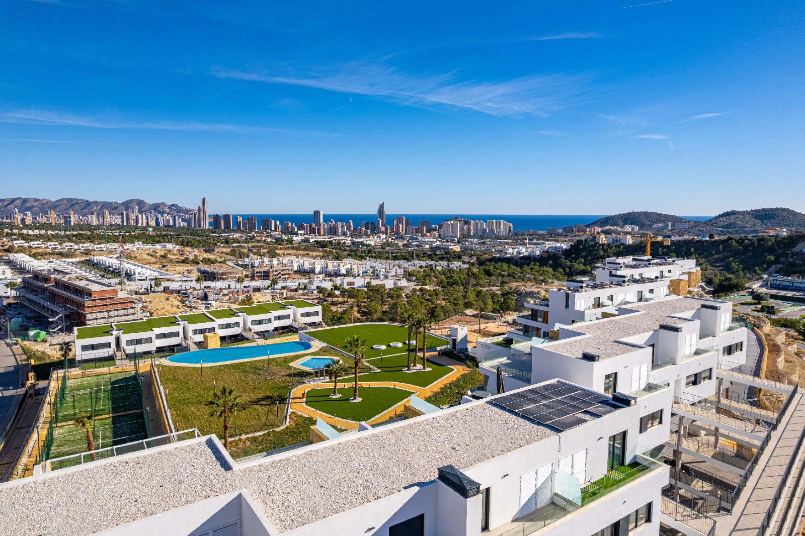 Ground-Floor Duplex with Private Garden and Sea Views in Finestrat, Alicante
