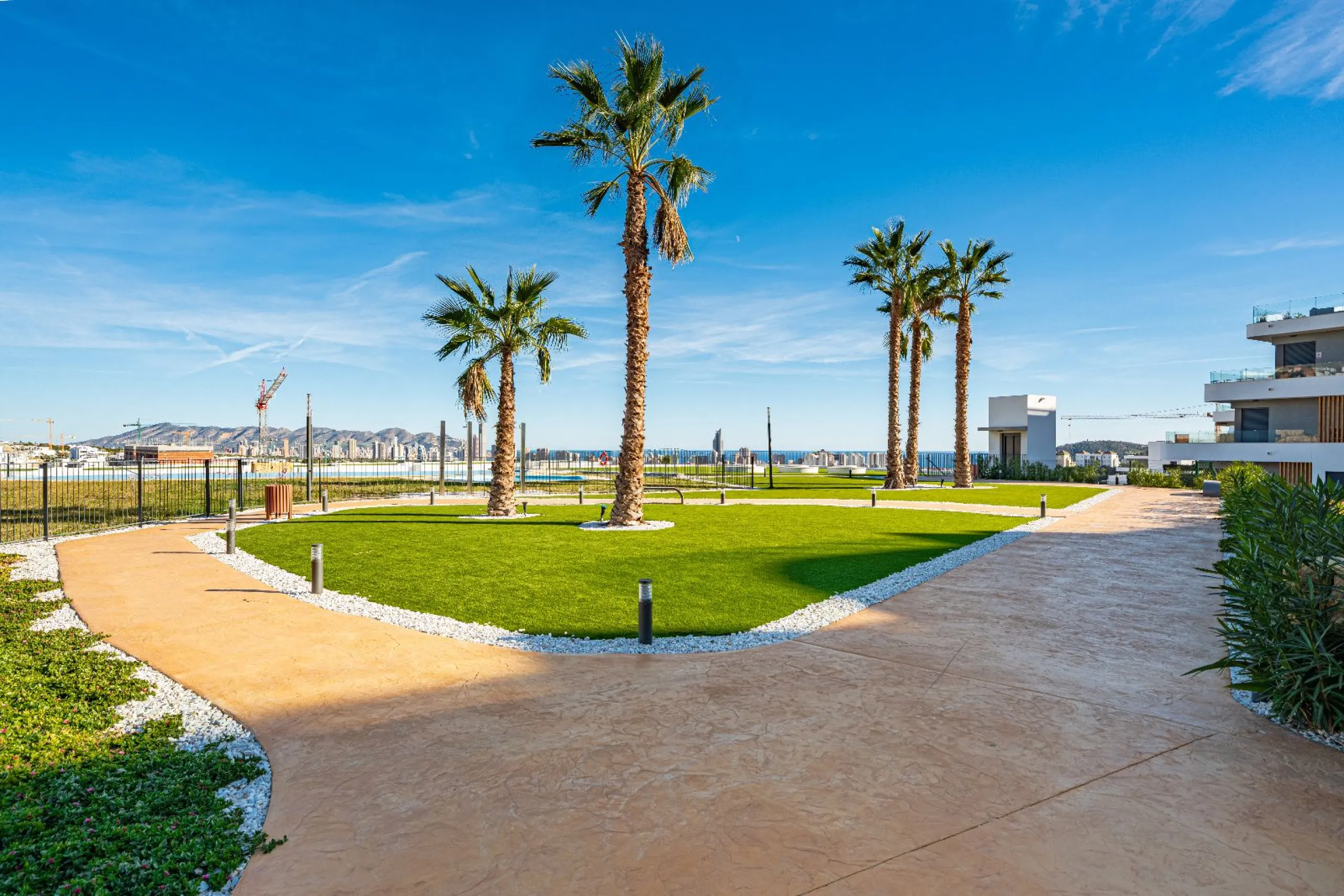 Ground-Floor Duplex with Private Garden and Sea Views in Finestrat, Alicante