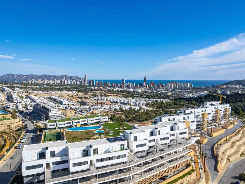 Ground-Floor Duplex with Private Garden and Sea Views in Finestrat, Alicante