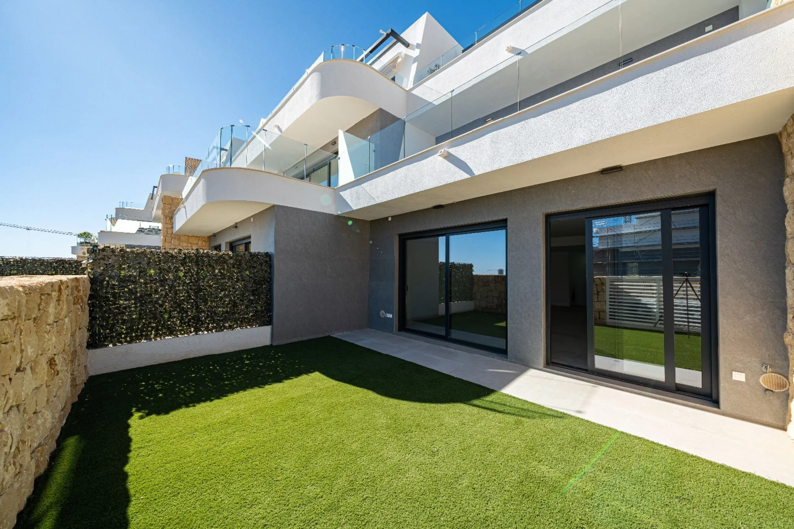 Ground-Floor Duplex with Private Garden and Sea Views in Finestrat, Alicante