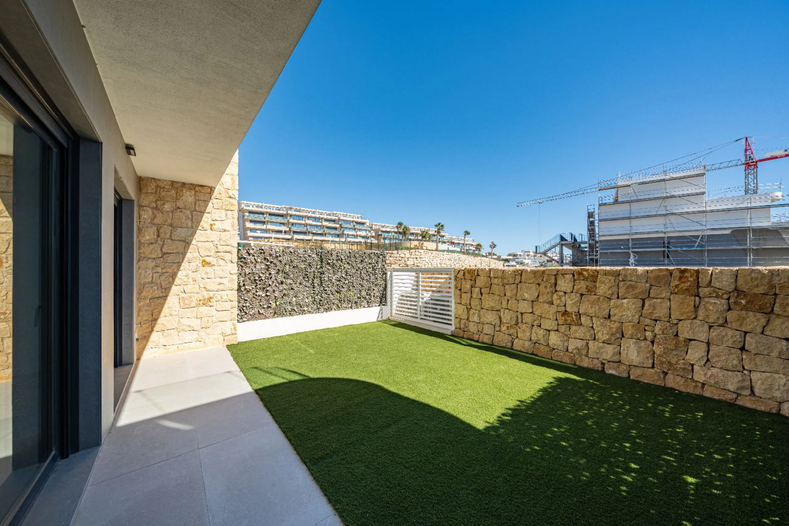 Ground-Floor Duplex with Private Garden and Sea Views in Finestrat, Alicante