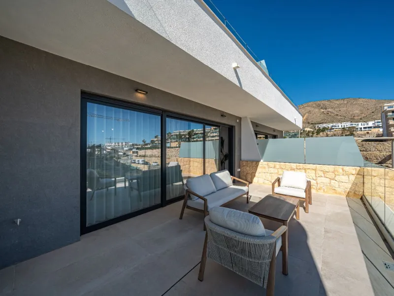 Ground-Floor Duplex with Private Garden and Sea Views in Finestrat, Alicante