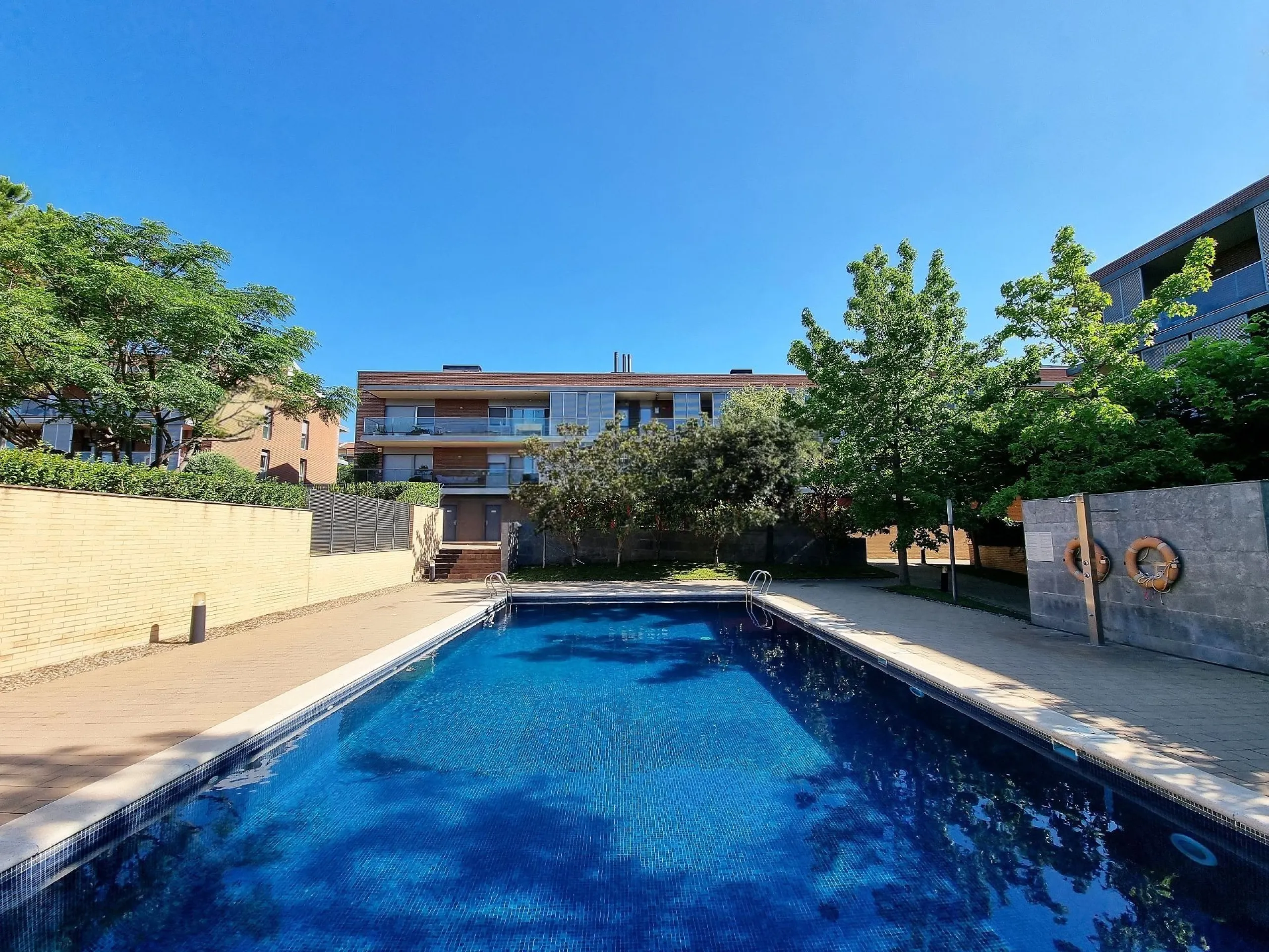 Bright Apartment with Large Terrace and Parking in Can Cabassa, Sant Cugat, Barcelona