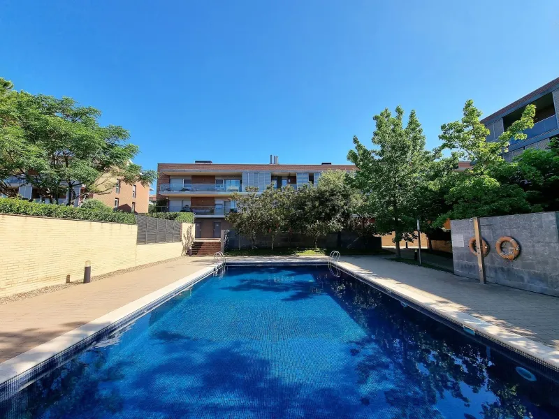 Bright Apartment with Large Terrace and Parking in Can Cabassa, Sant Cugat, Barcelona