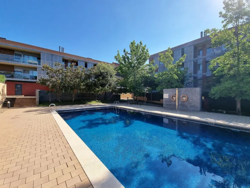 Bright Apartment with Large Terrace and Parking in Can Cabassa, Sant Cugat, Barcelona