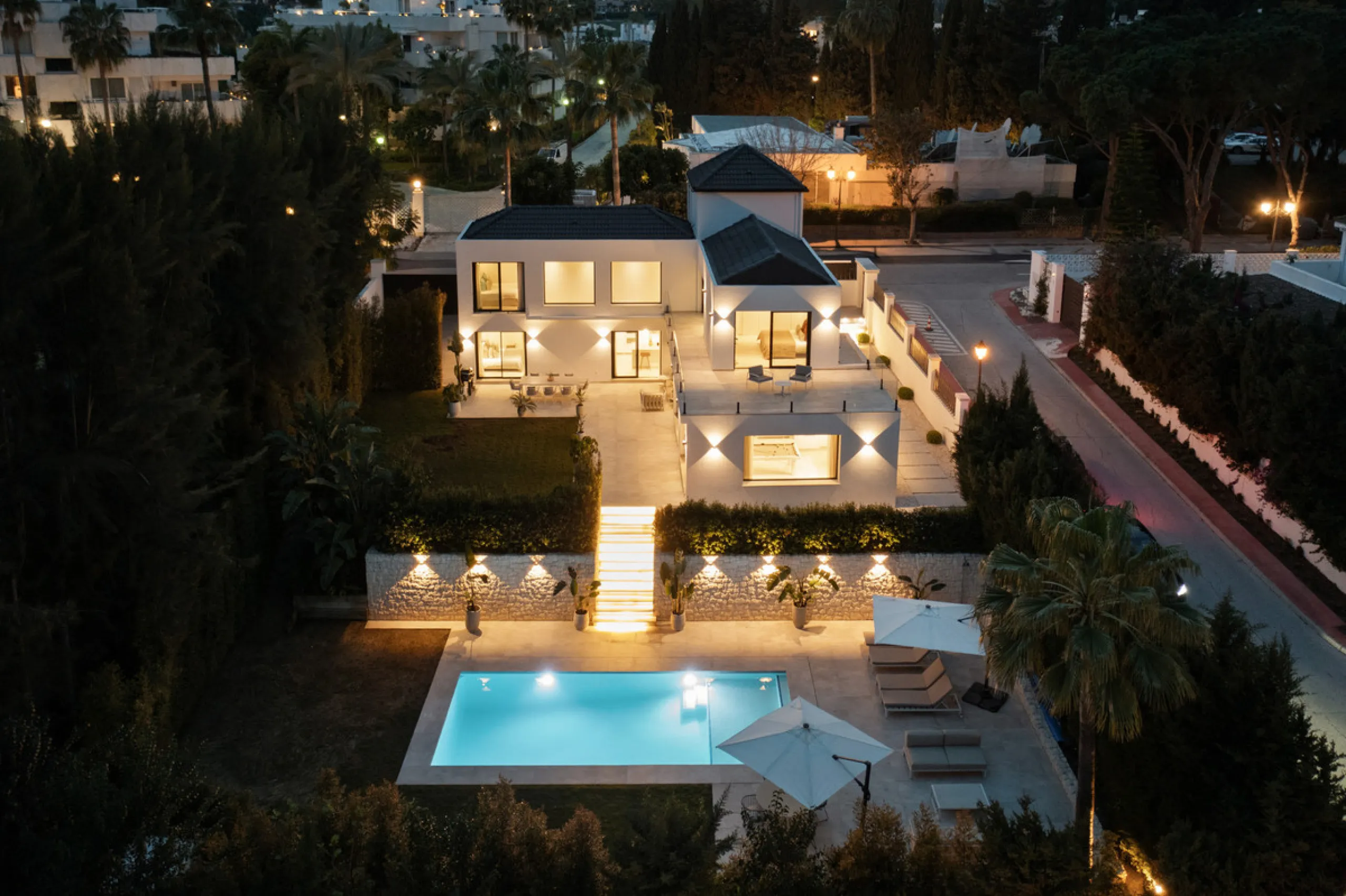 Introducing this fully renovated villa, ideally situated on a quiet cul-de-sac in the highly sought-after area of Las Brisas, just a short walk from Las Brisas Golf Club.