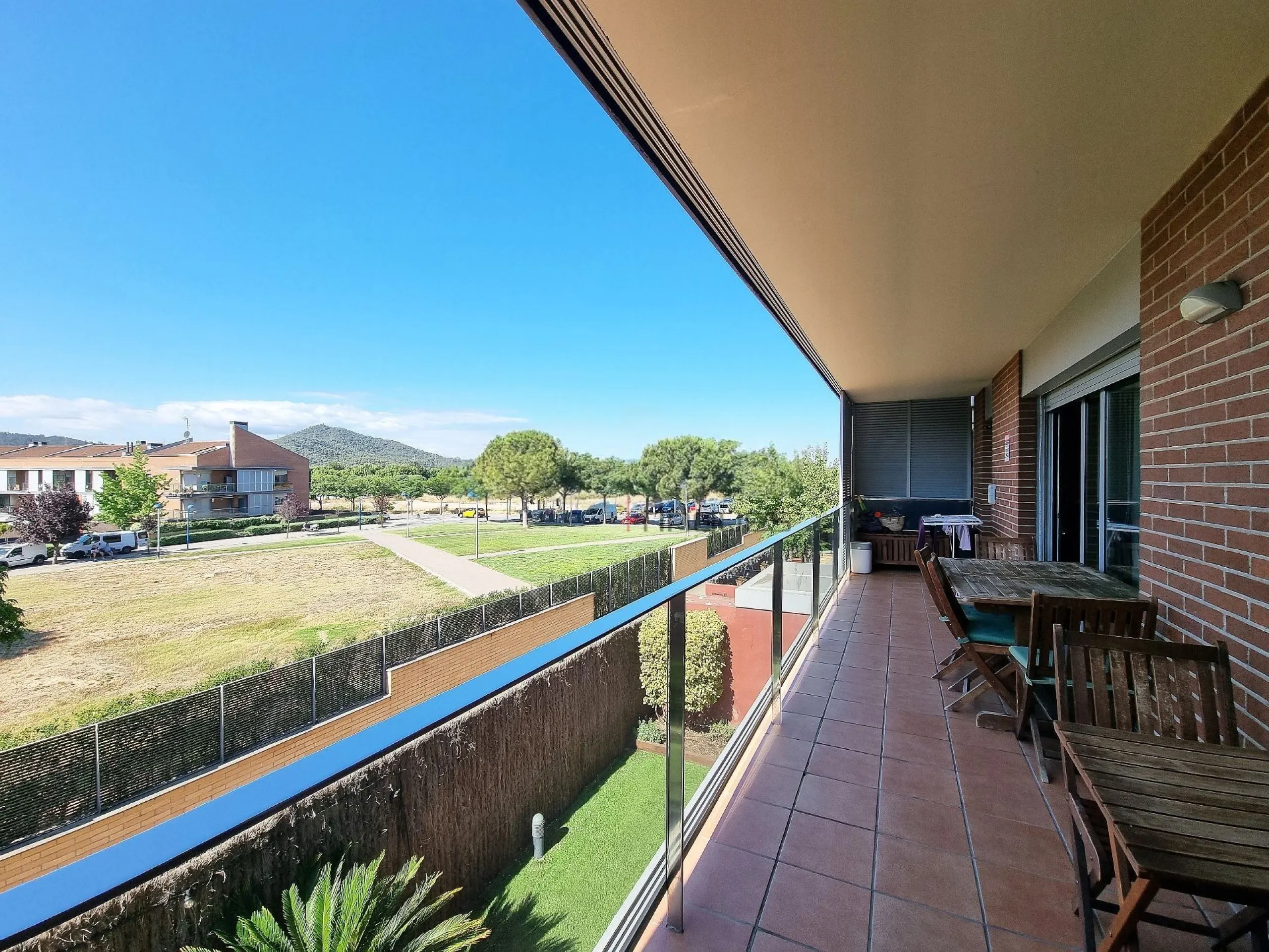 Bright Apartment with Large Terrace and Parking in Can Cabassa, Sant Cugat, Barcelona