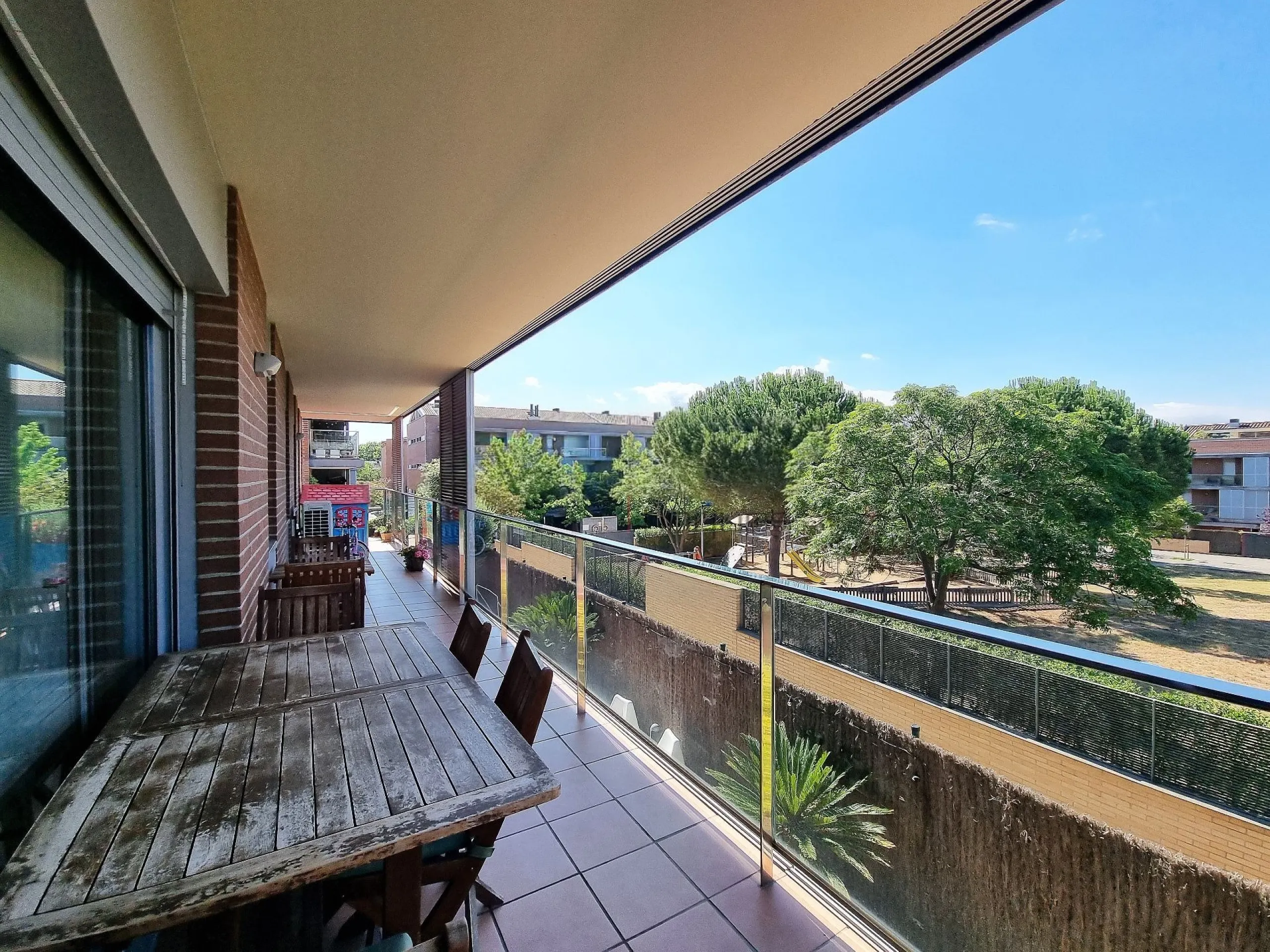 Bright Apartment with Large Terrace and Parking in Can Cabassa, Sant Cugat, Barcelona