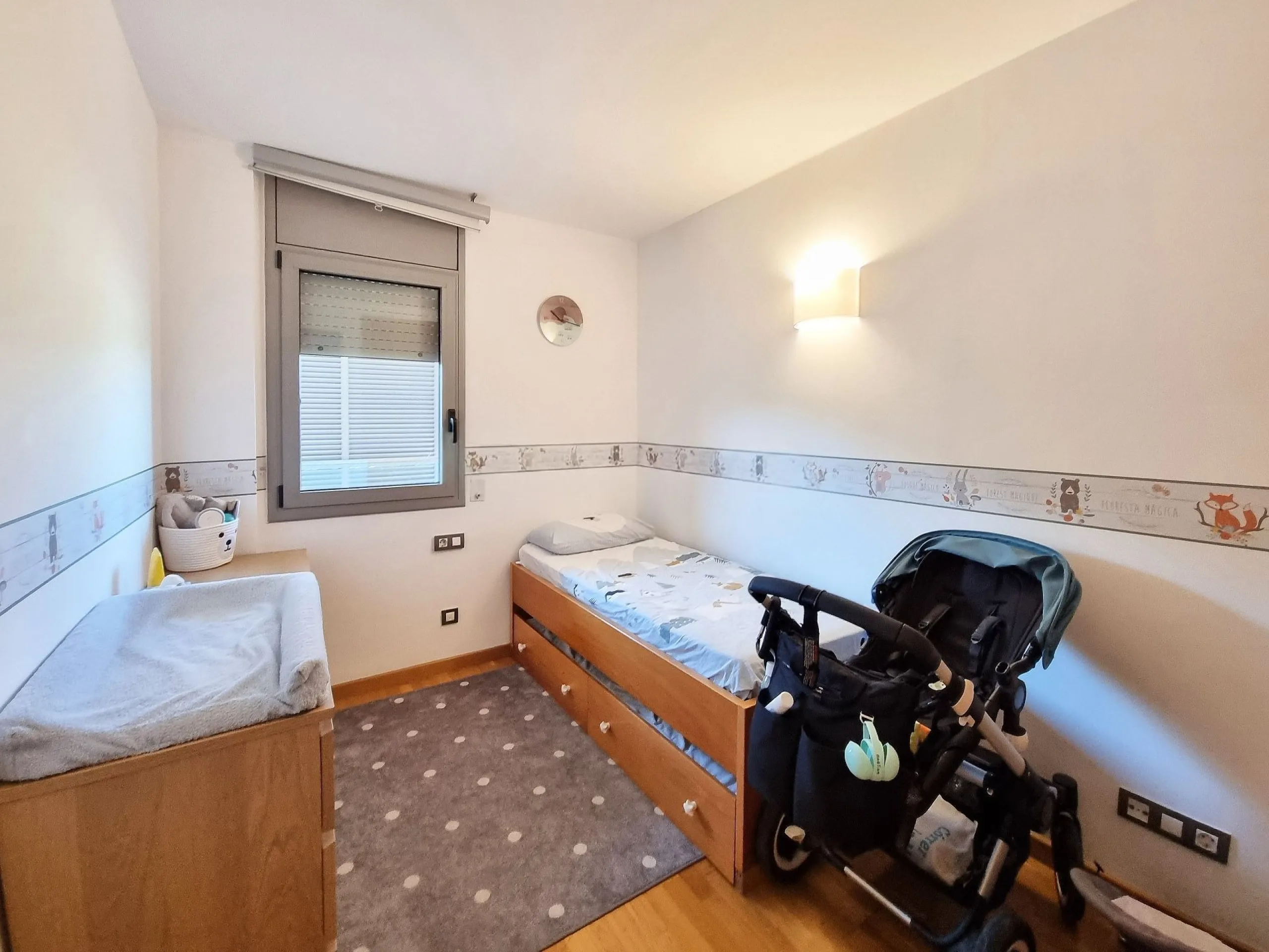 Bright Apartment with Large Terrace and Parking in Can Cabassa, Sant Cugat, Barcelona