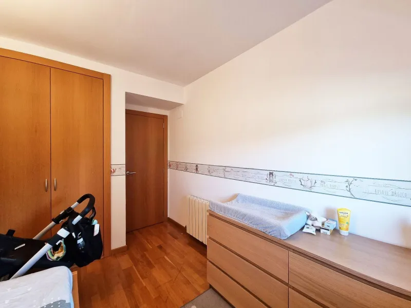 Bright Apartment with Large Terrace and Parking in Can Cabassa, Sant Cugat, Barcelona