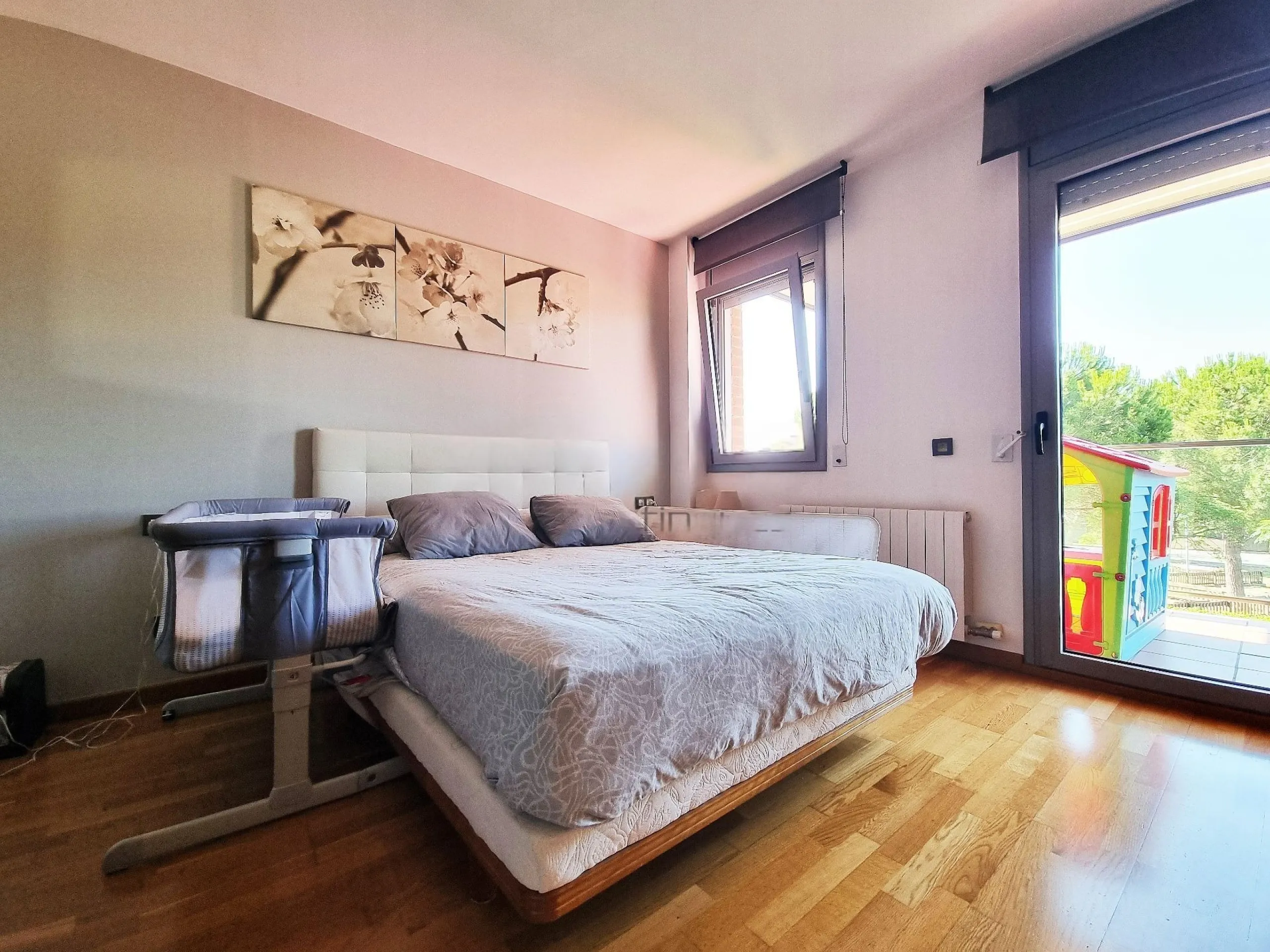 Bright Apartment with Large Terrace and Parking in Can Cabassa, Sant Cugat, Barcelona