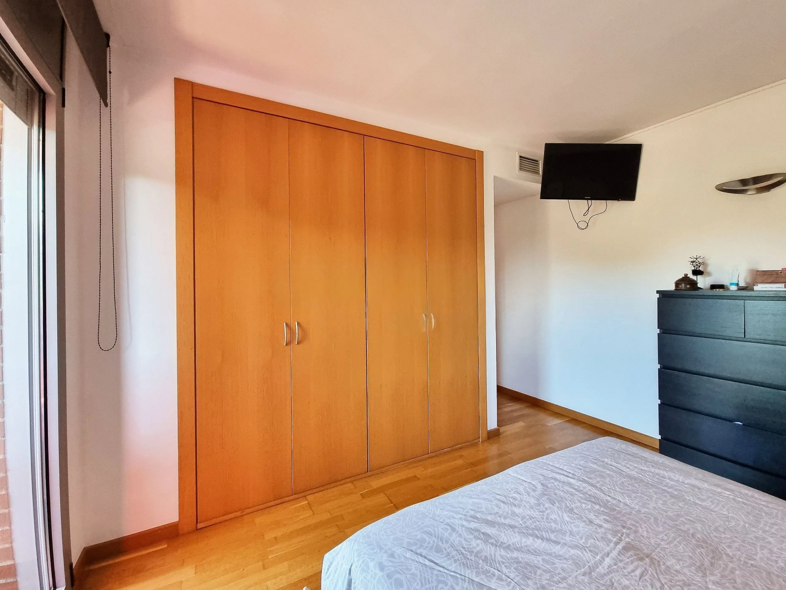 Bright Apartment with Large Terrace and Parking in Can Cabassa, Sant Cugat, Barcelona