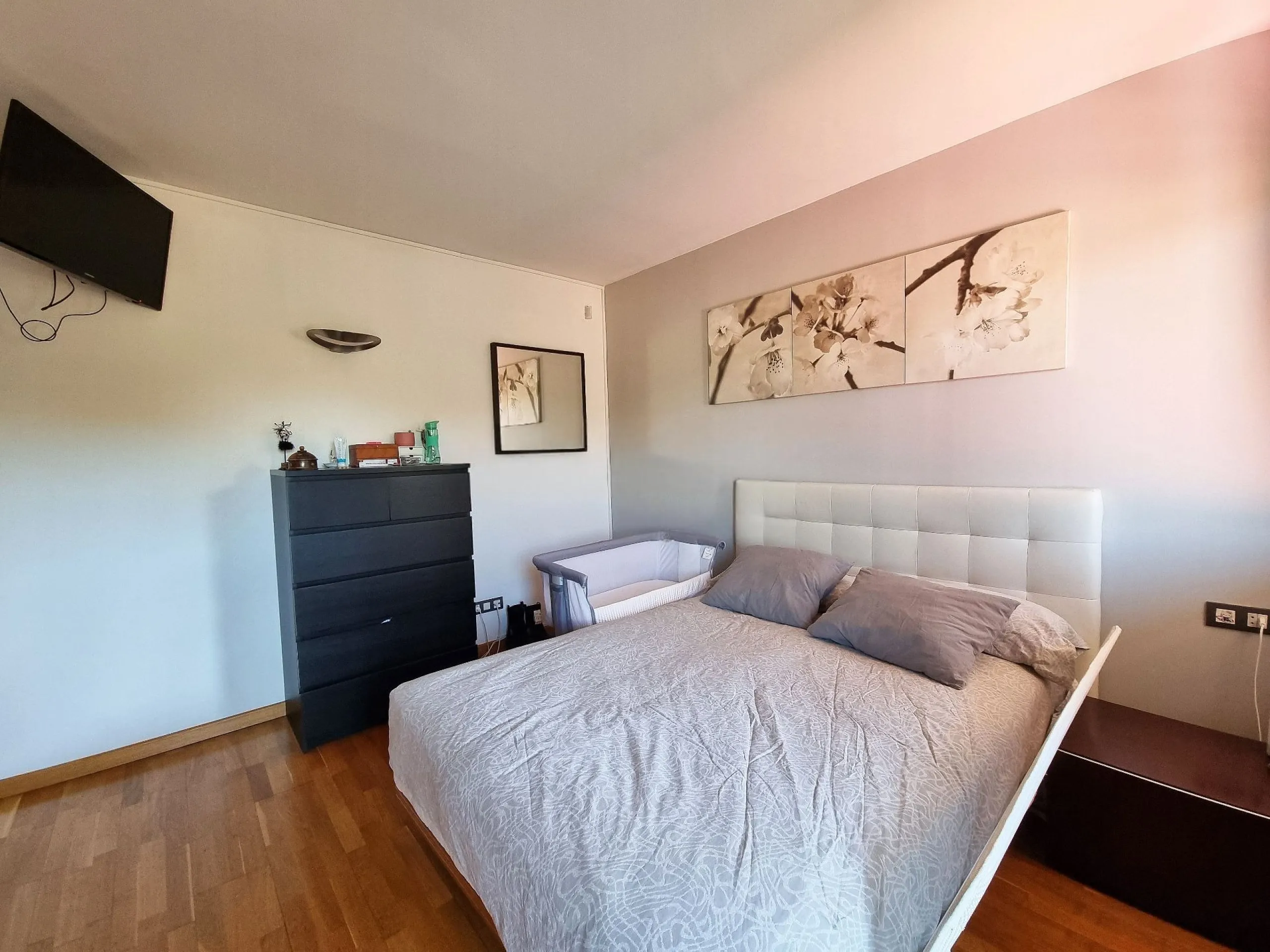 Bright Apartment with Large Terrace and Parking in Can Cabassa, Sant Cugat, Barcelona