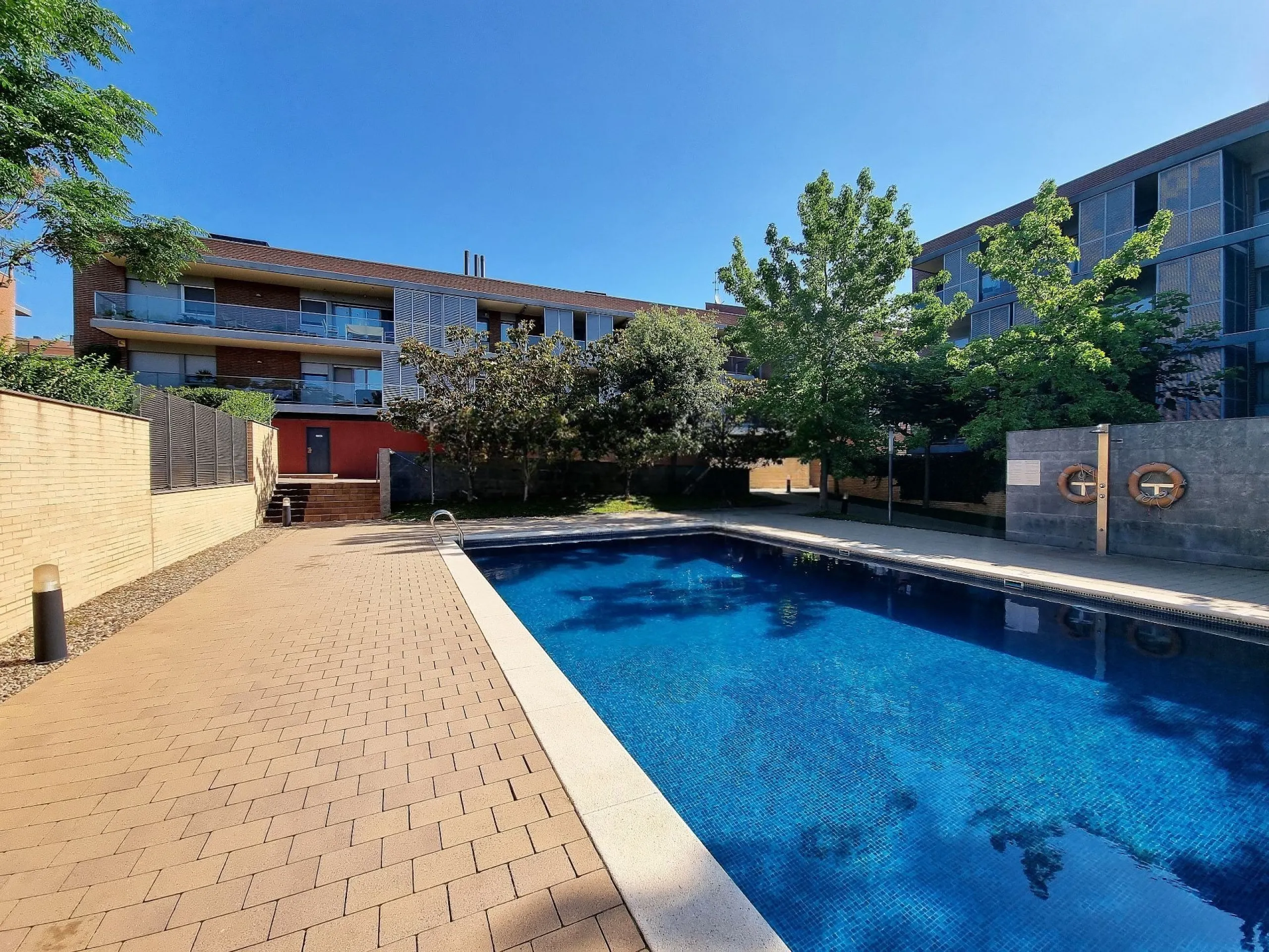 Bright Apartment with Large Terrace and Parking in Can Cabassa, Sant Cugat, Barcelona