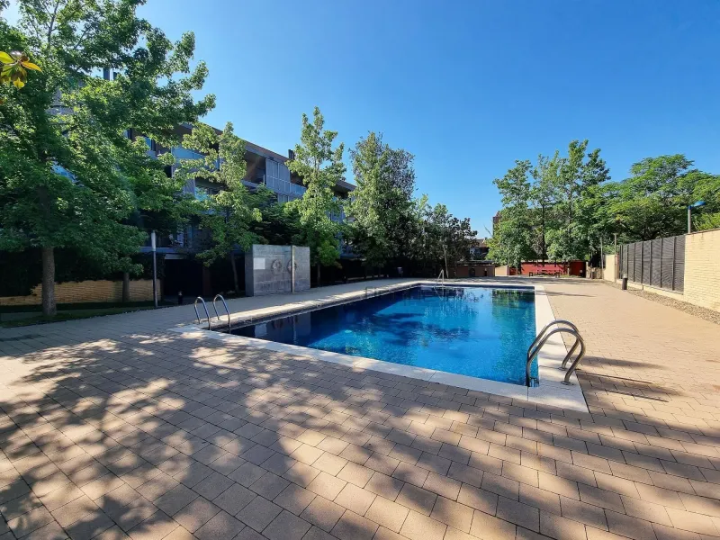 Bright Apartment with Large Terrace and Parking in Can Cabassa, Sant Cugat, Barcelona
